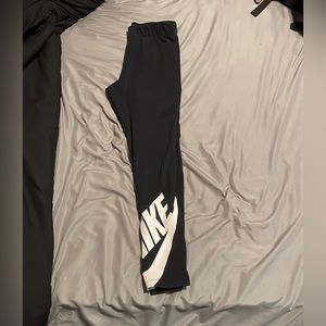 Nike women’s logo leggings